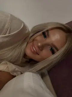 Adeluna escort in London