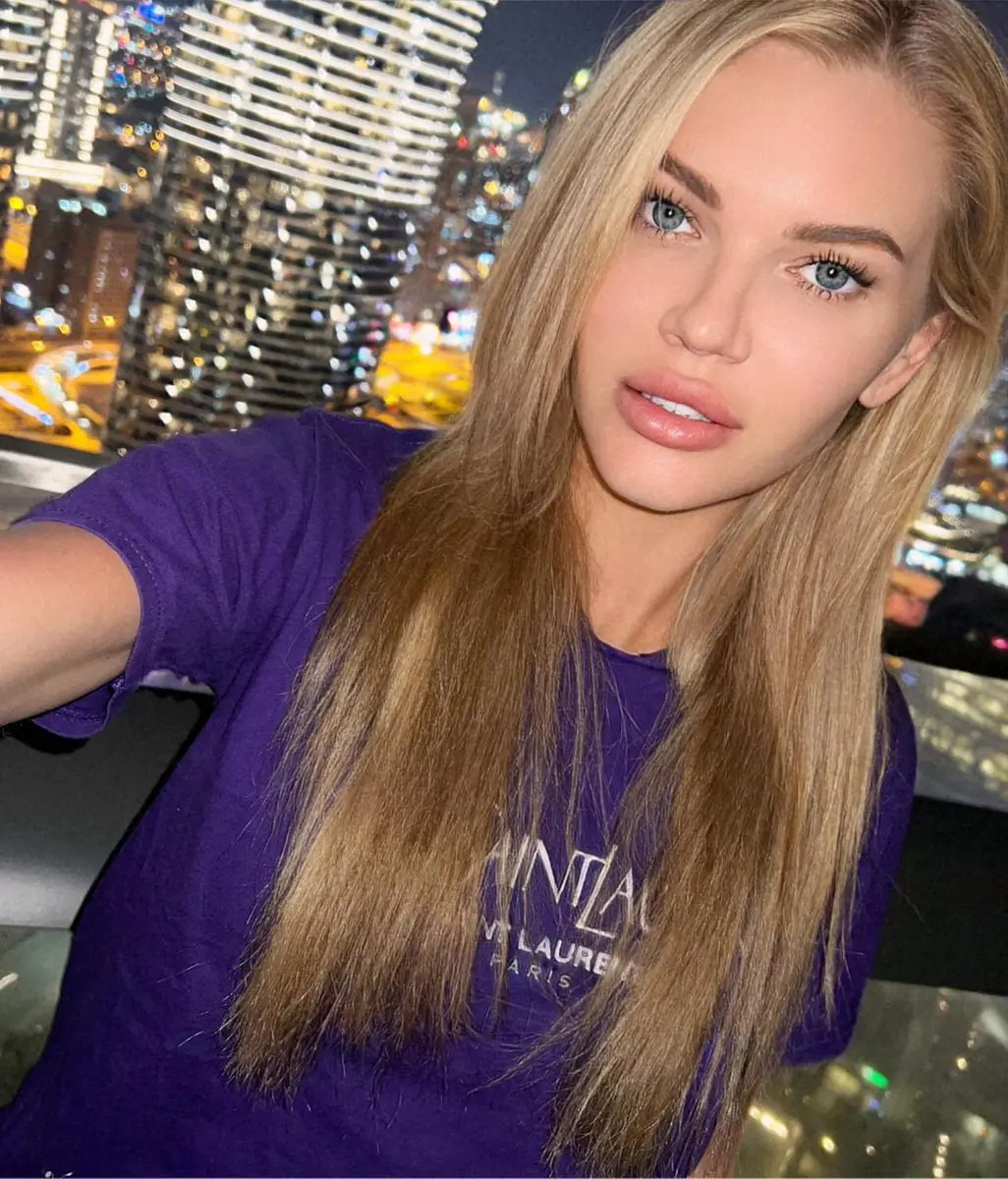 Agata escort in London