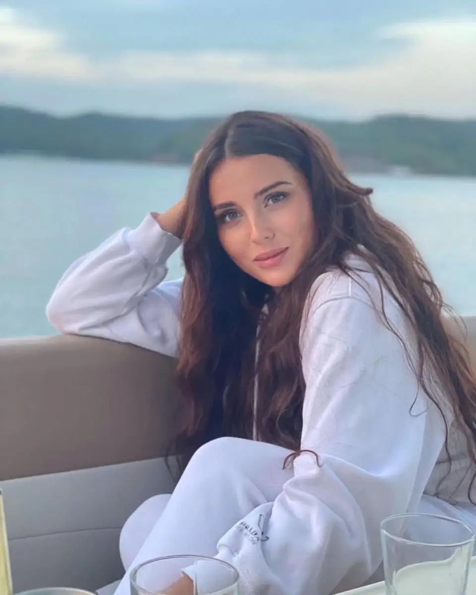 Albina escort in London