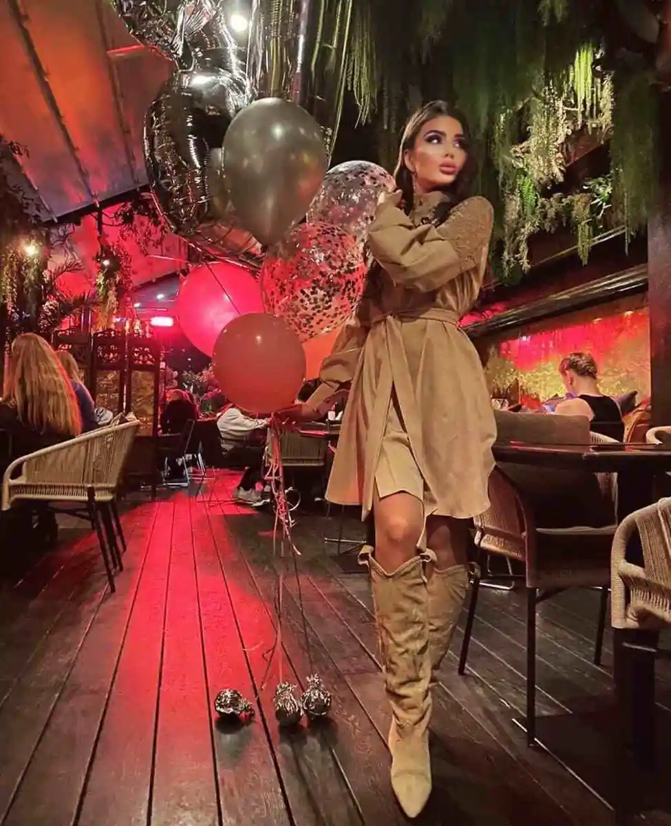 Albina escort in London