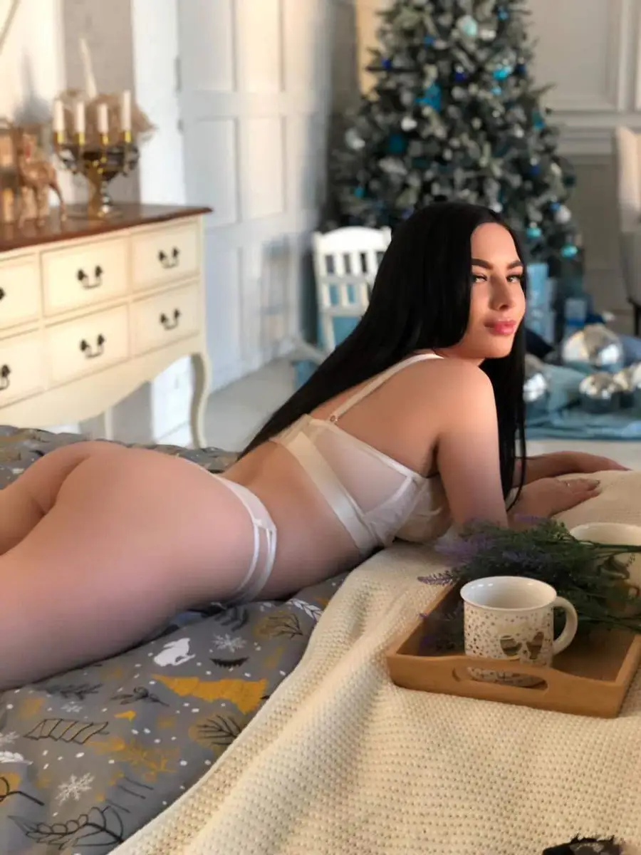Alica escort in London