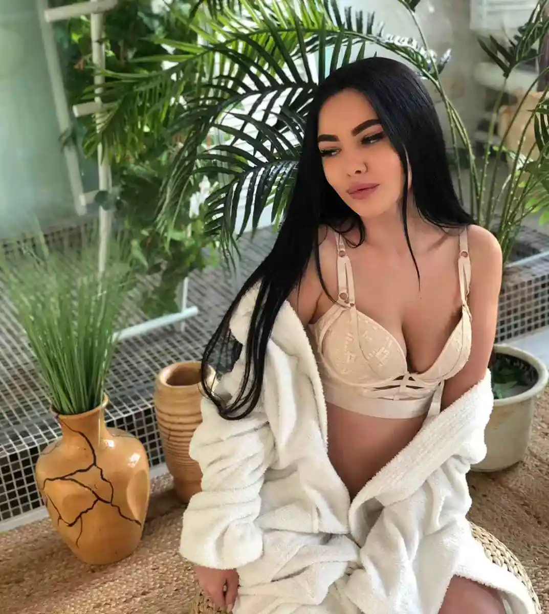 Alica escort in London