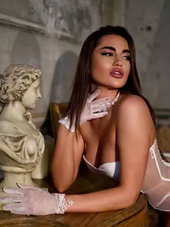 Alina escort in London