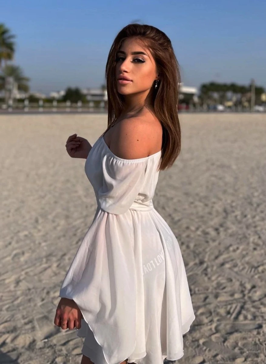 Alisa escort in London