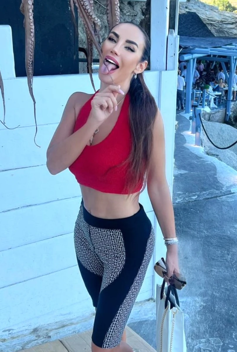 Alisa escort in London