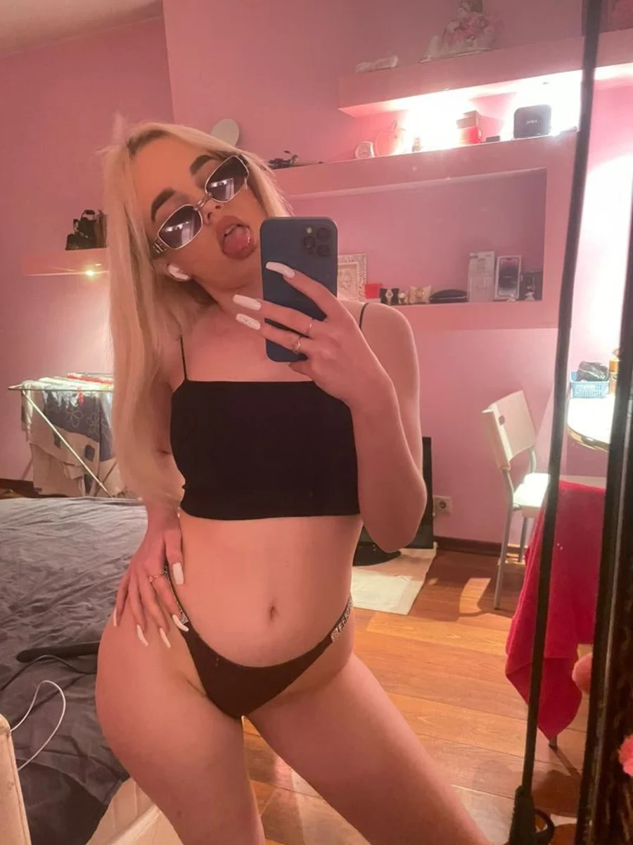 Angelica escort in London