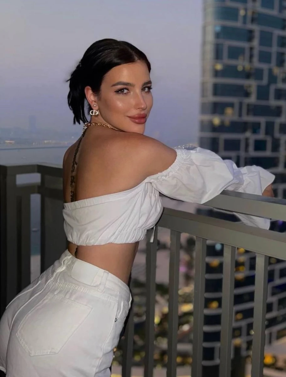 Arina escort in London