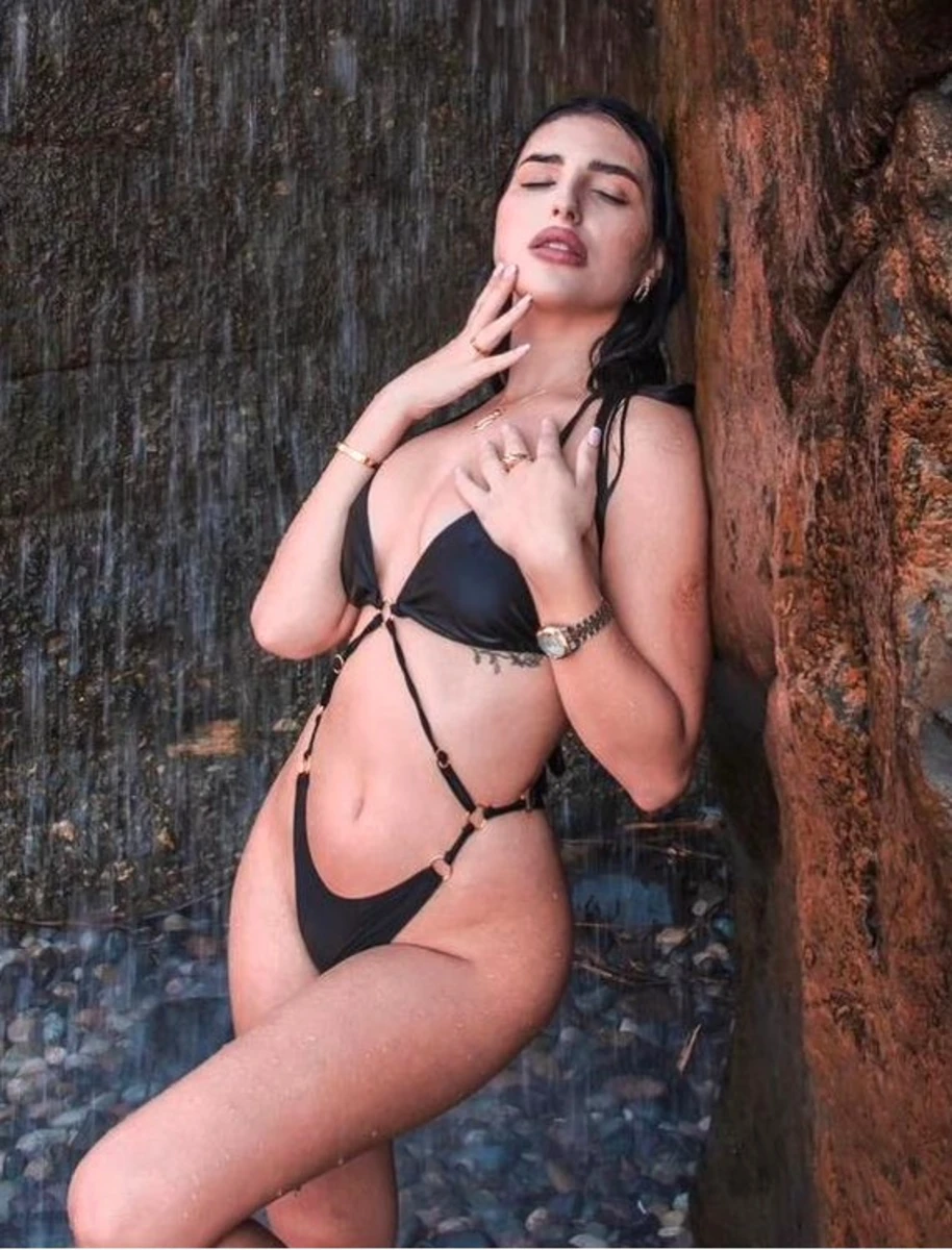 Arina escort in London