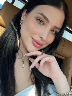 Arina escort in London