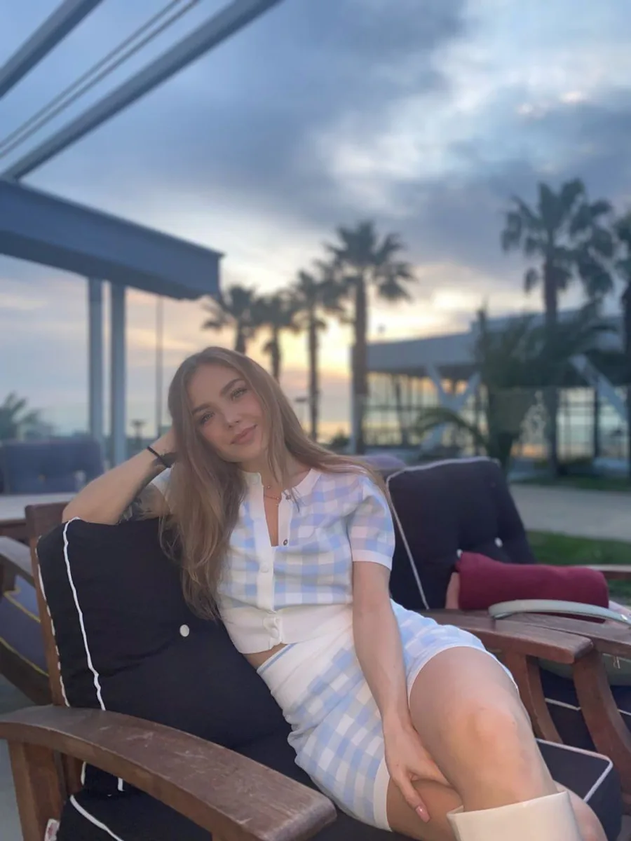Assol escort in London