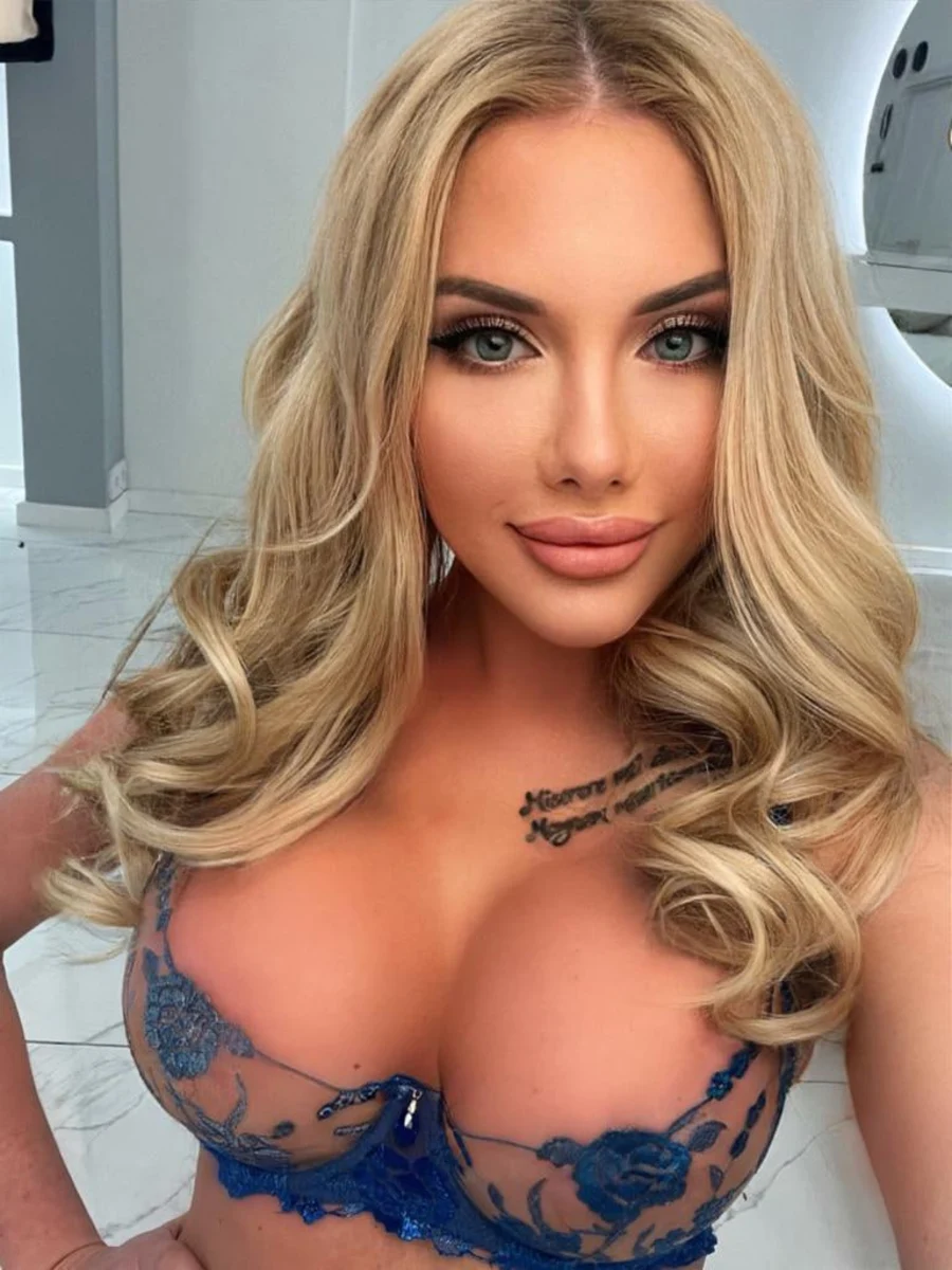 Avalina escort in London