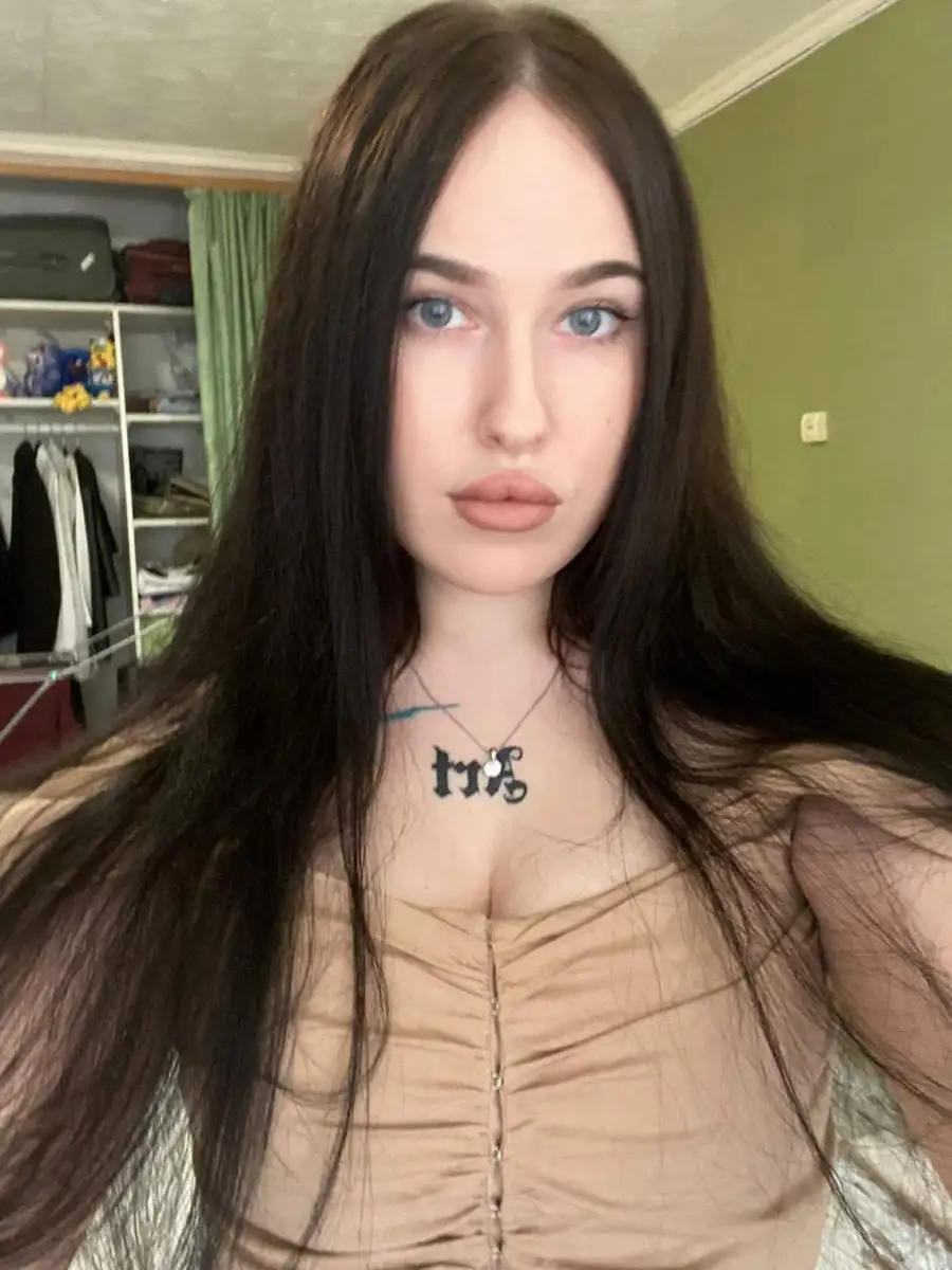 Elice escort in London