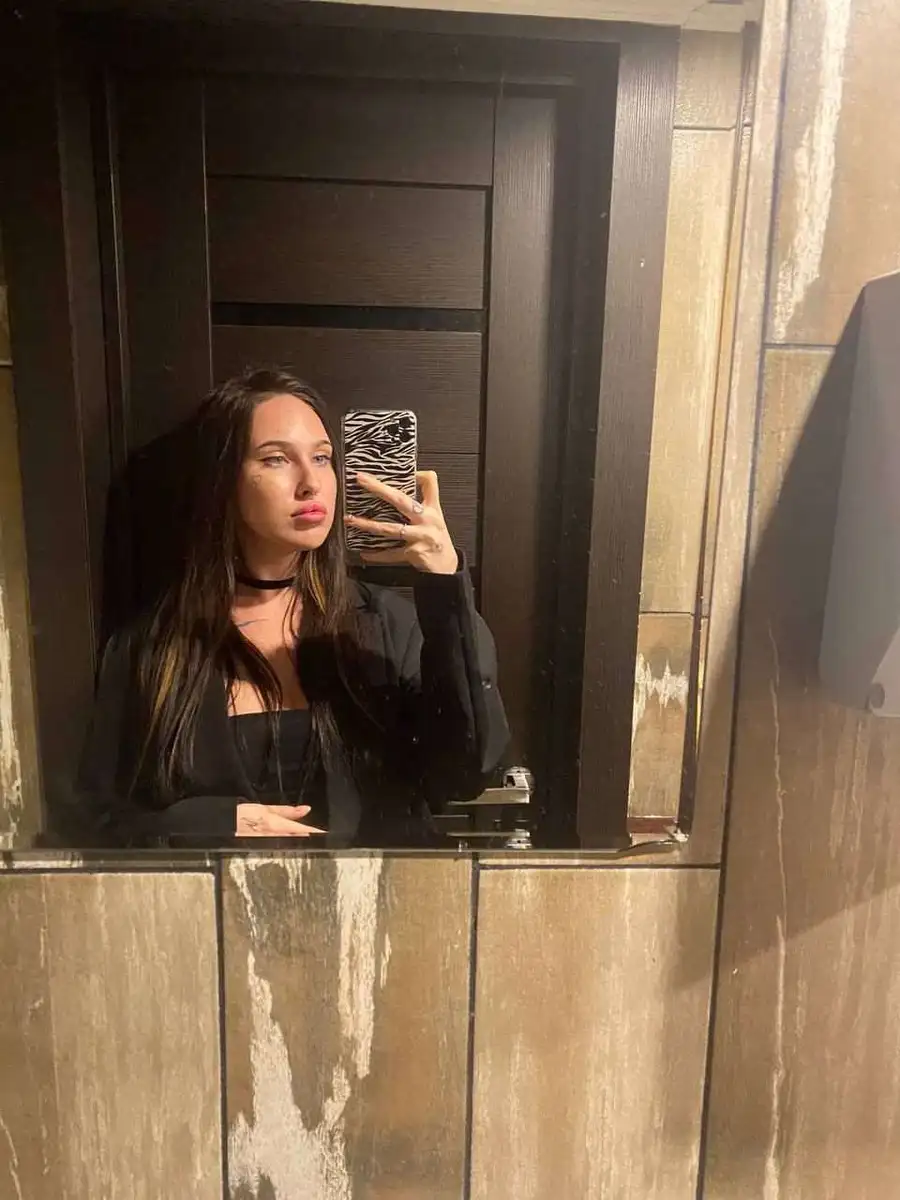 Elice escort in London