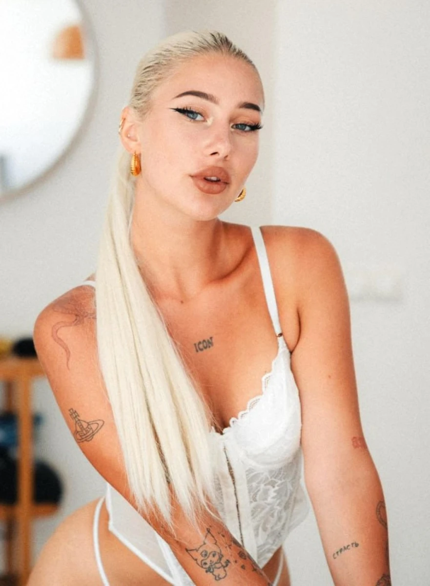 Elina escort in London