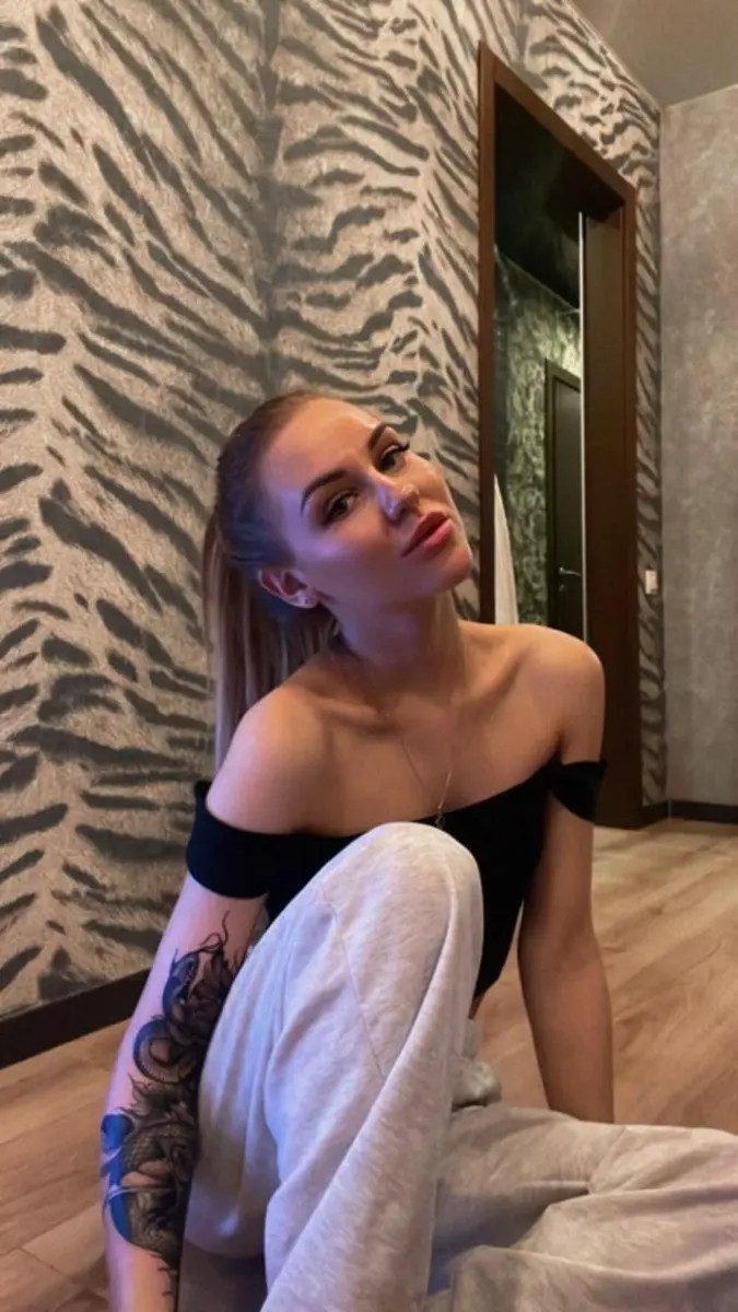 Elza escort in London