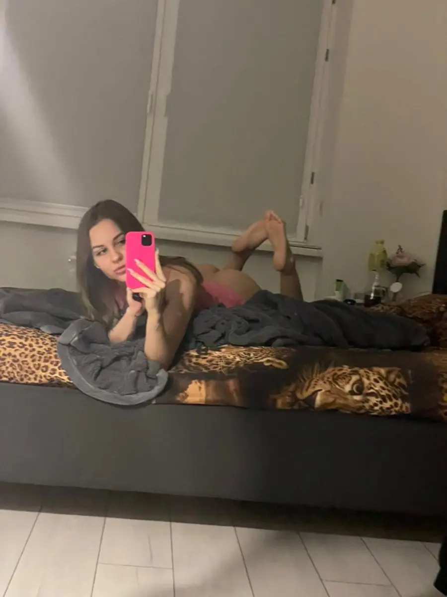 Elza escort in London
