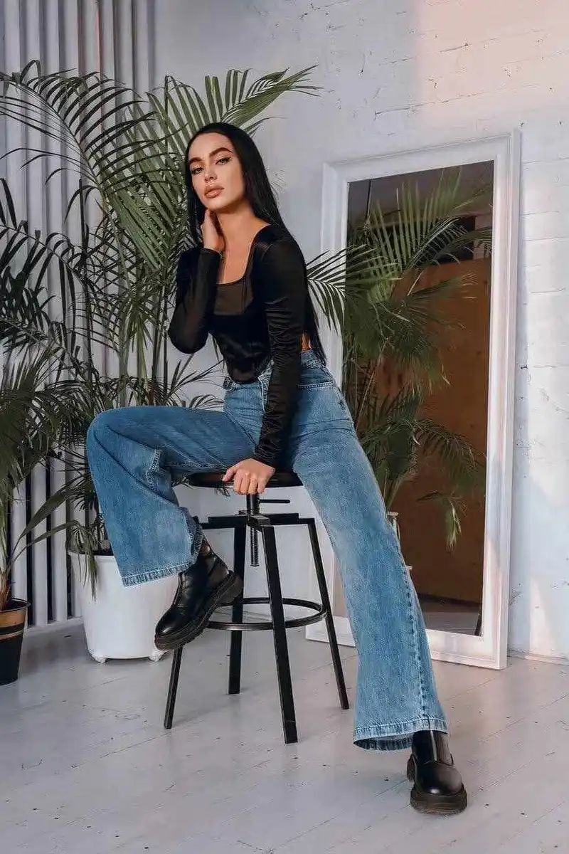 Inessa escort in London