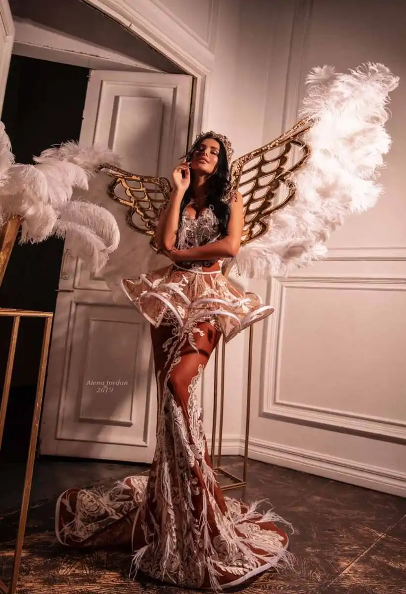 Julia escort in London