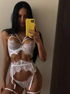Julia escort in London
