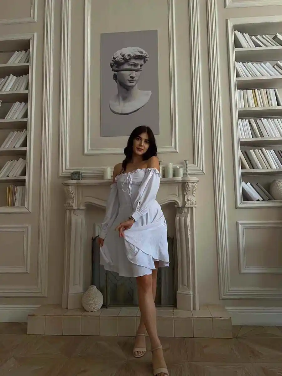 Kira escort in London