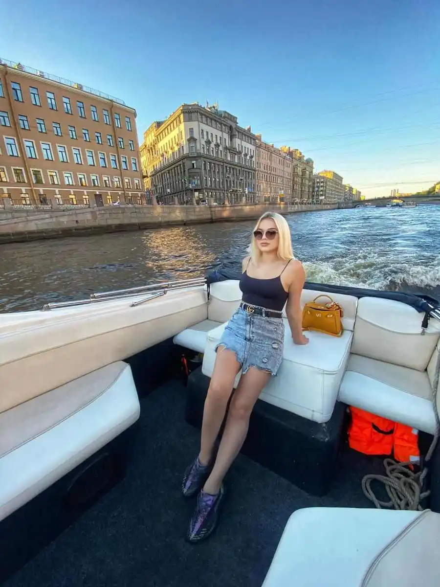 Lela escort in London