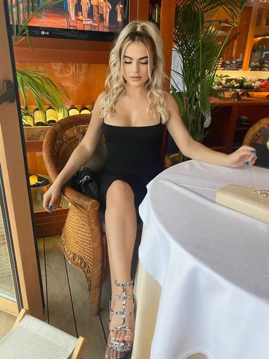 Lela escort in London