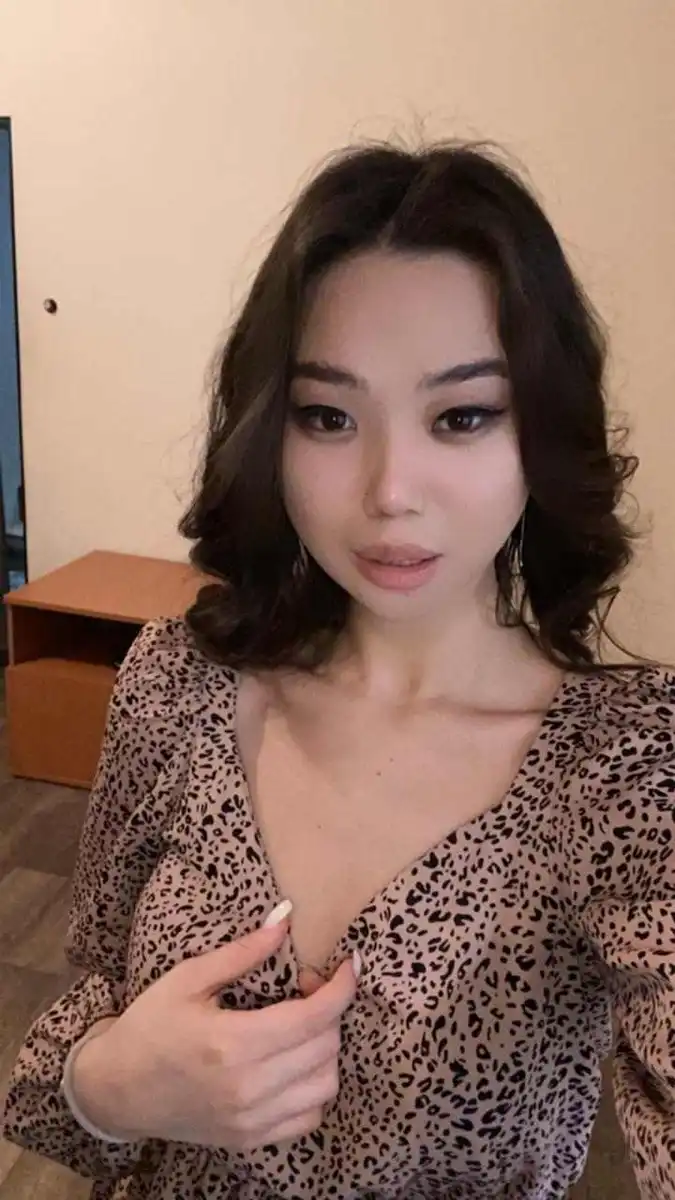 Madina escort in London