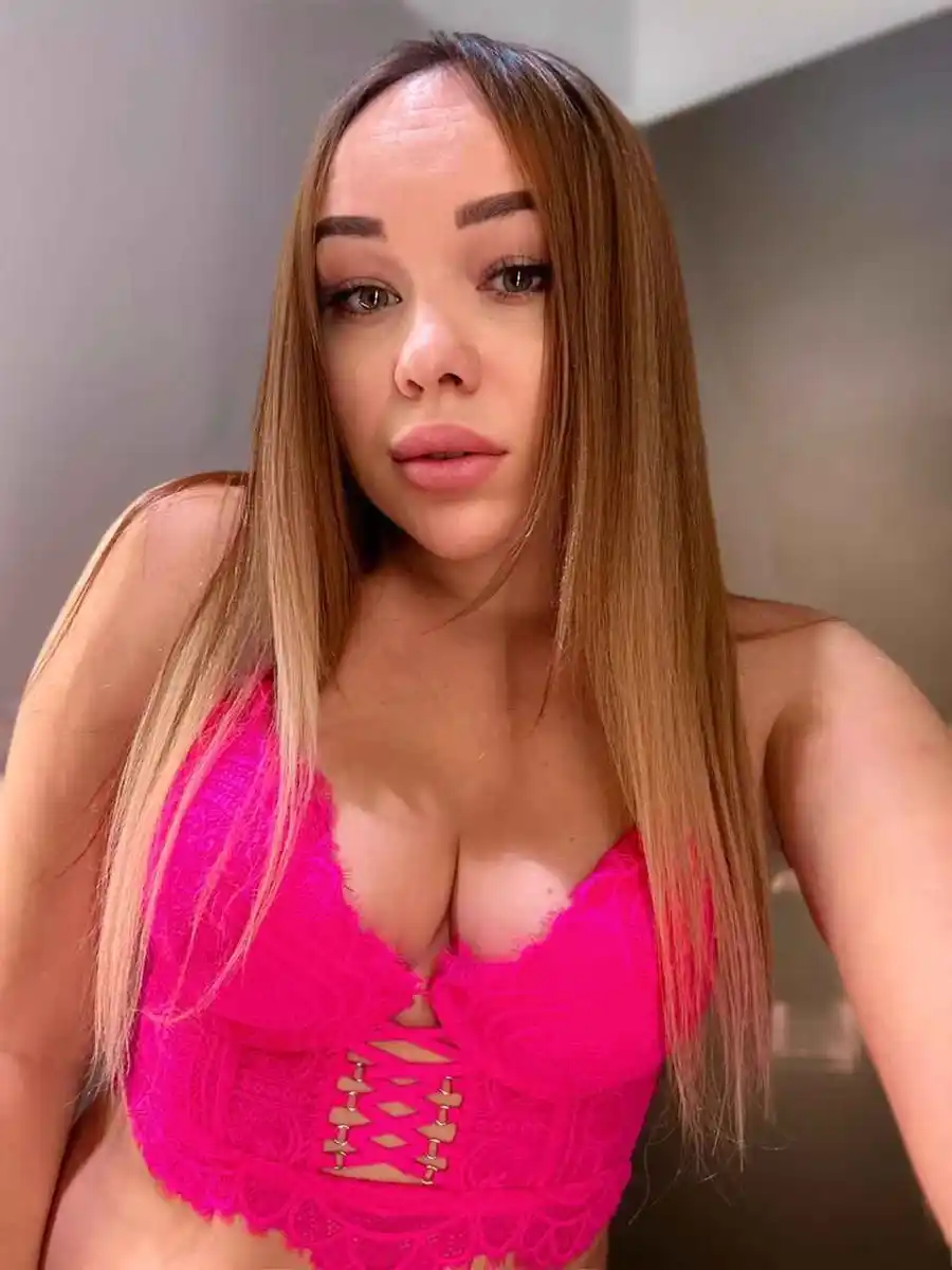 Malika escort in London