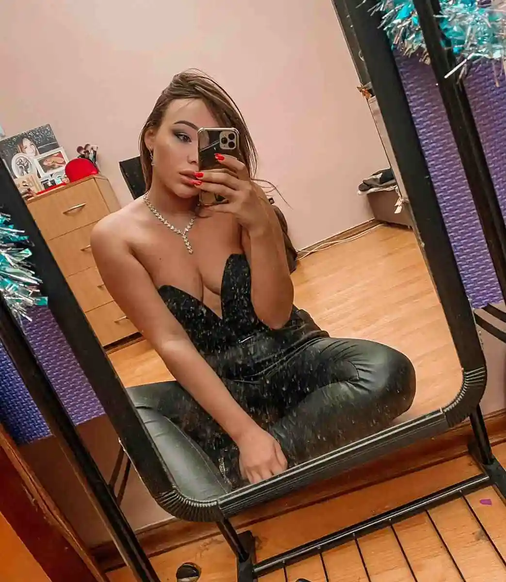 Malika escort in London