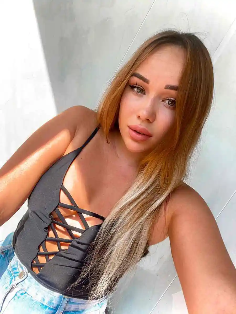 Malika escort in London