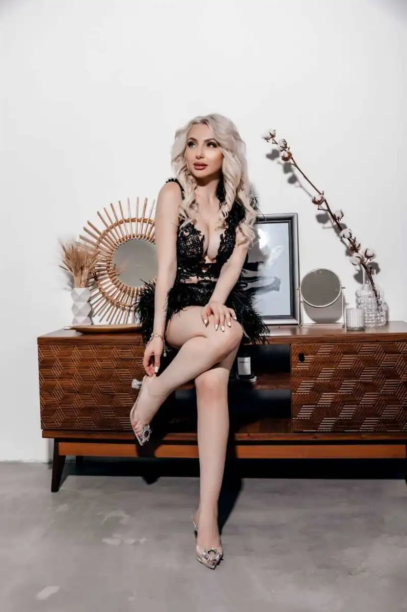 Margot escort in London