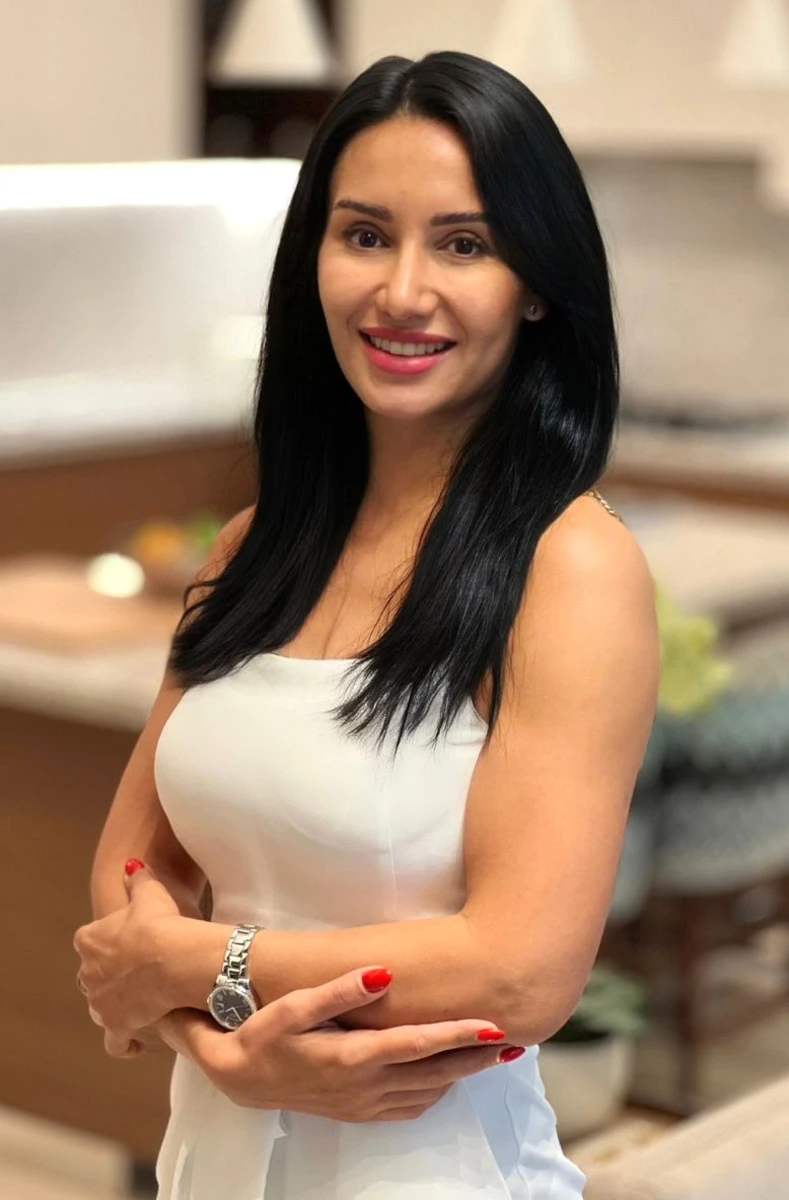 Mona escort in London