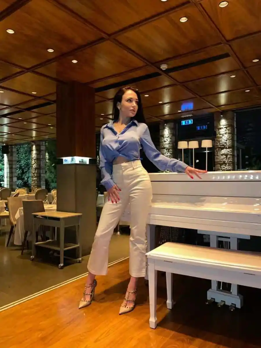 Monica escort in London