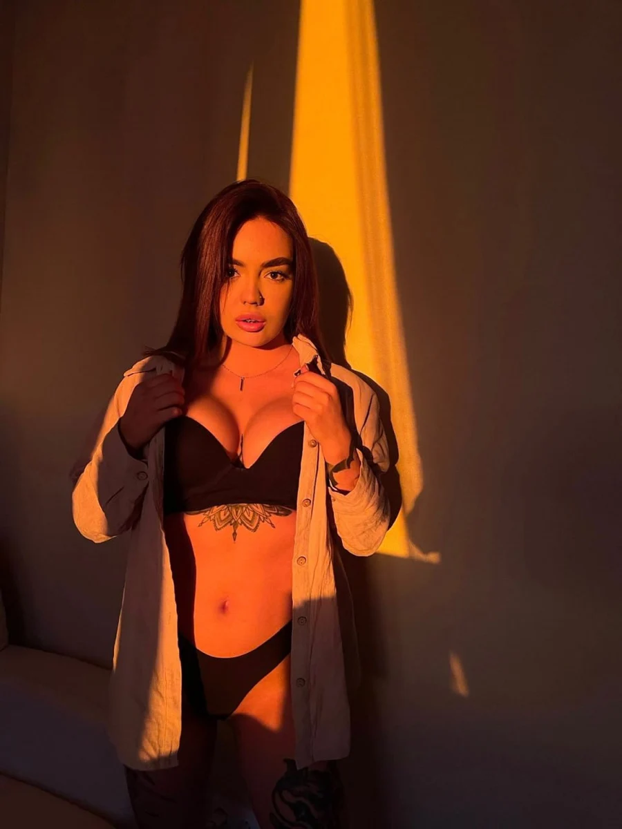 Morana escort in London