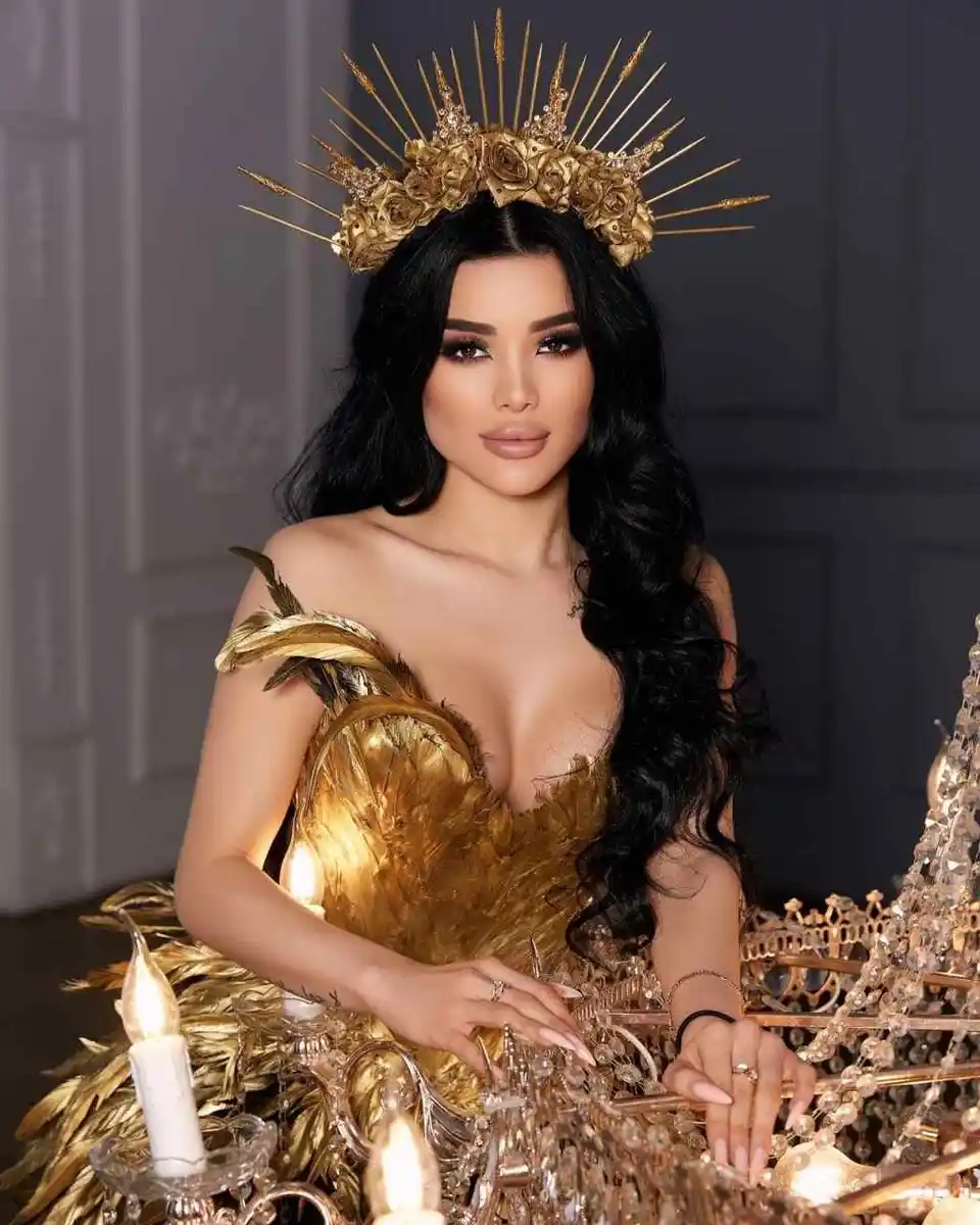Naya escort in London