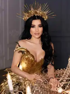 Naya escort in London