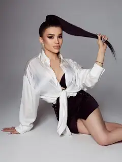 Naya escort in London