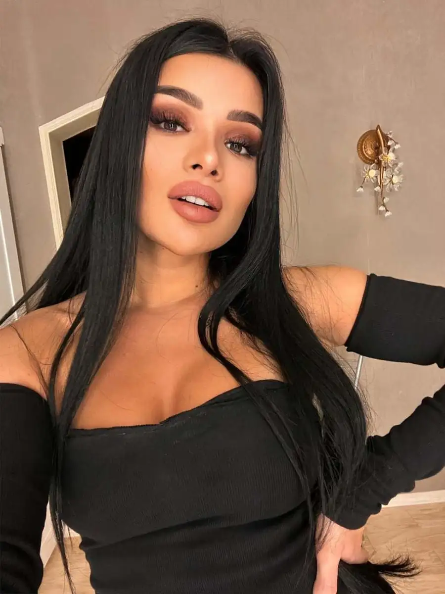 Naya escort in London