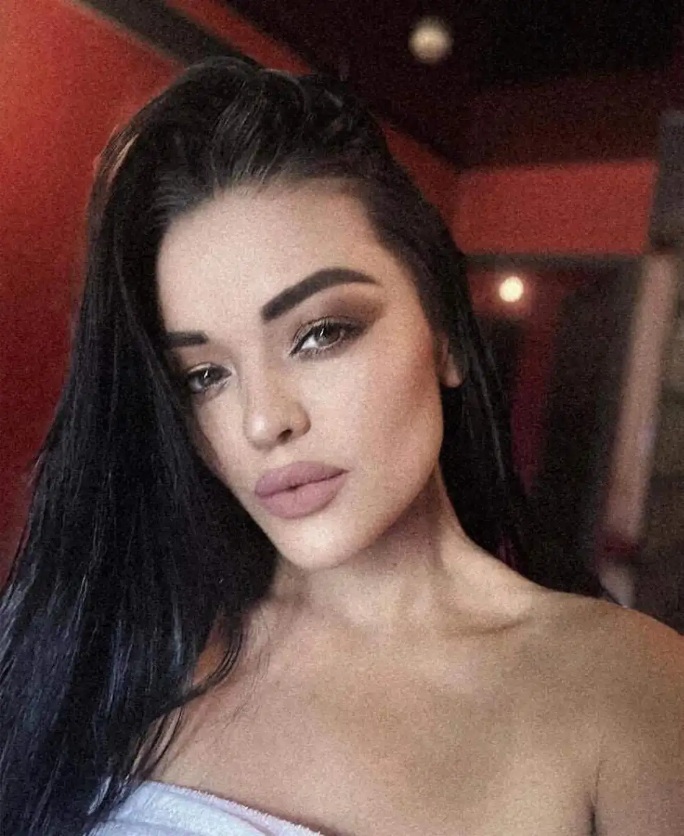 Sima escort in London