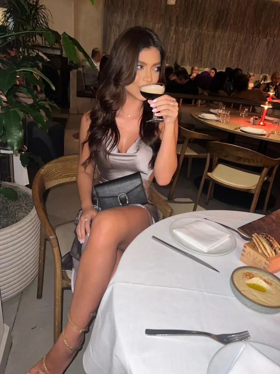 Victoria escort in London