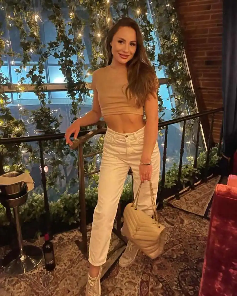 Victoriya escort in London