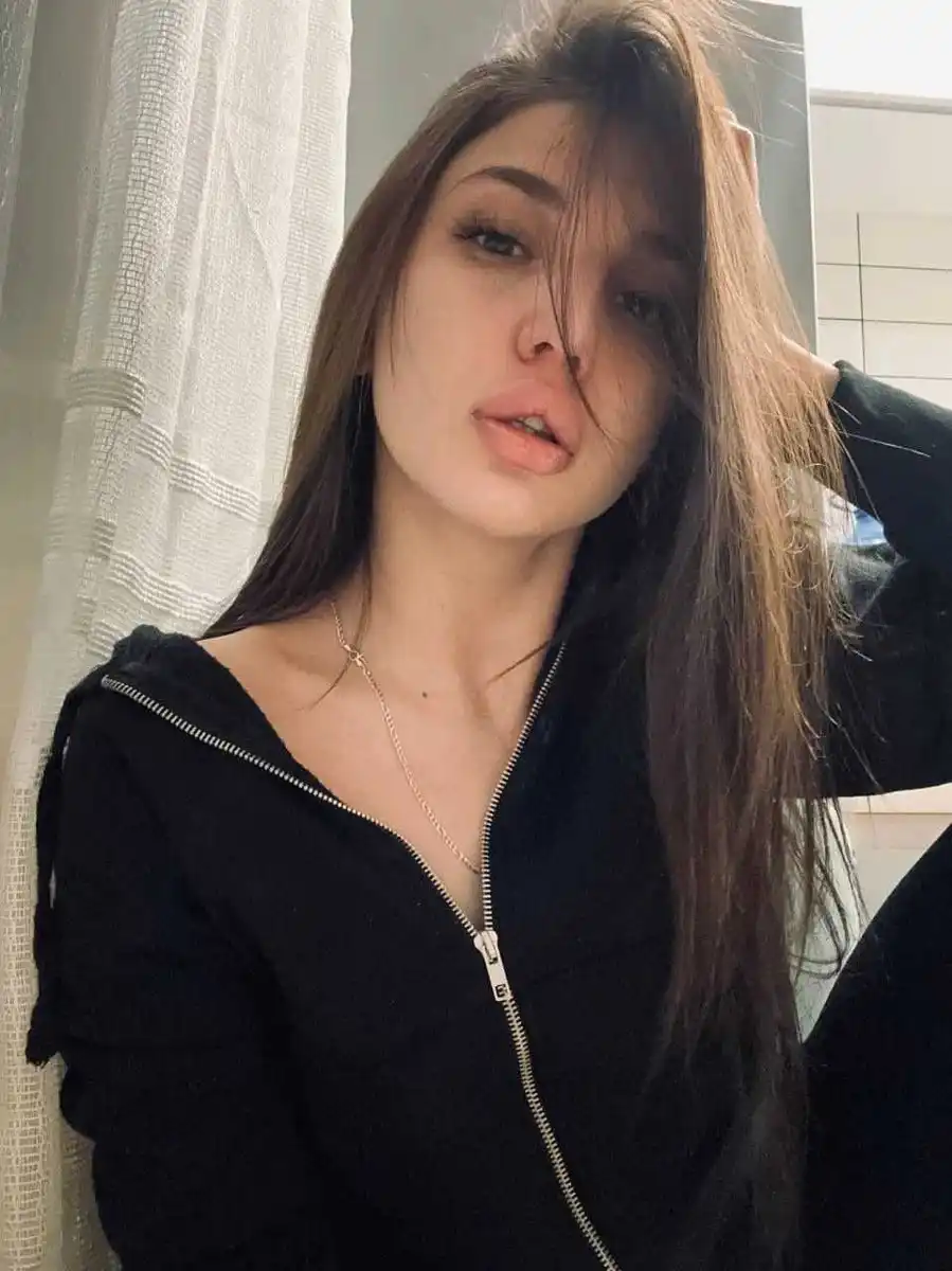 Violetta escort in London