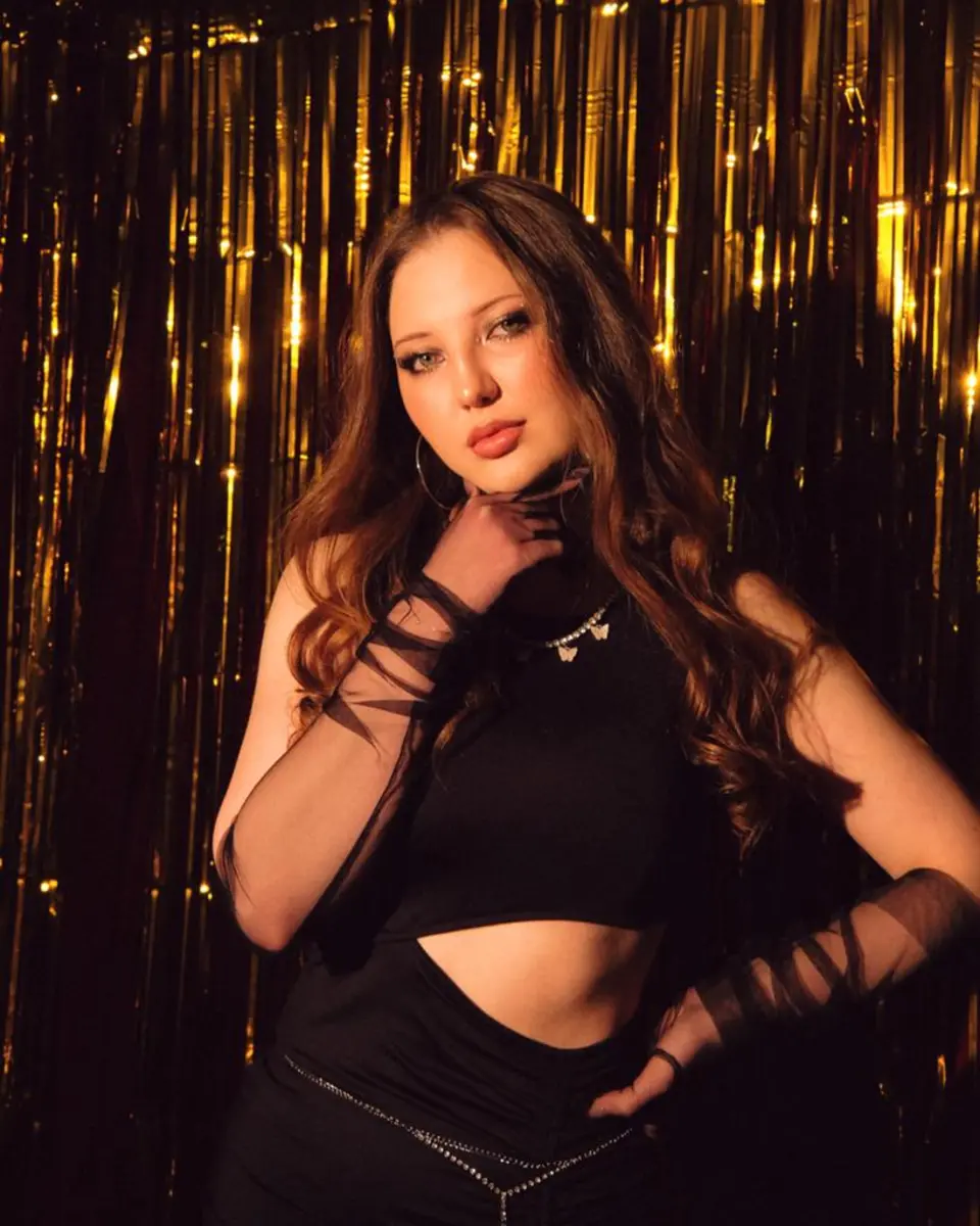 Violetta escort in London
