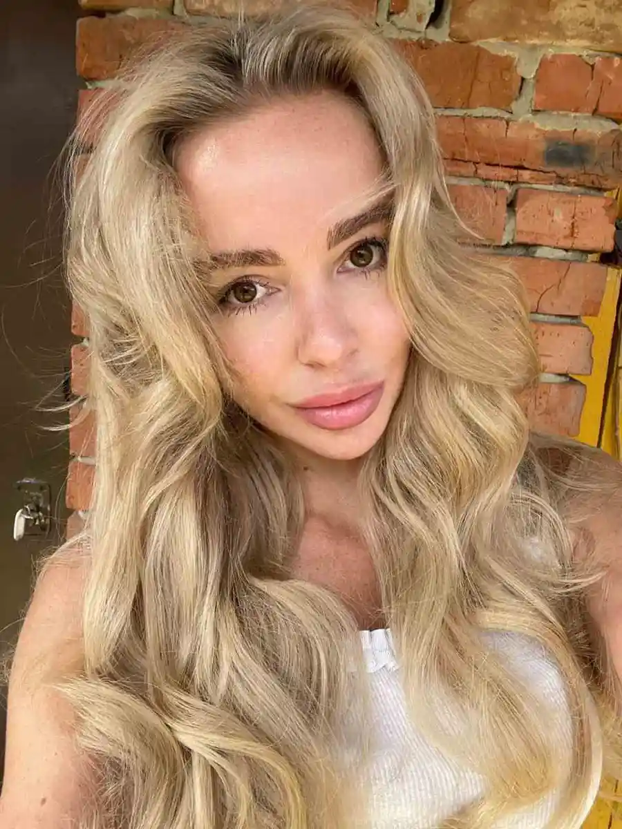 Yuliana escort in London