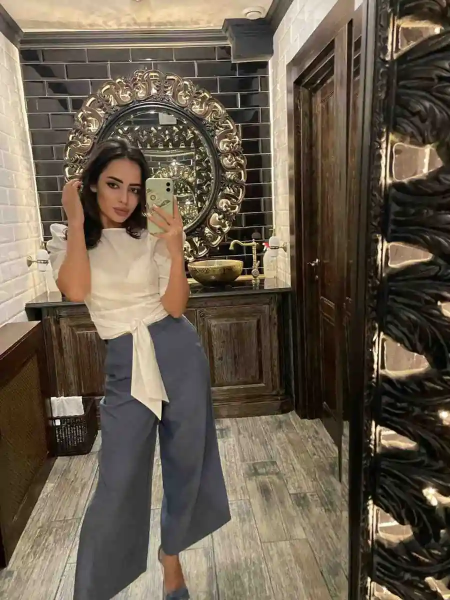 Zarina escort in London