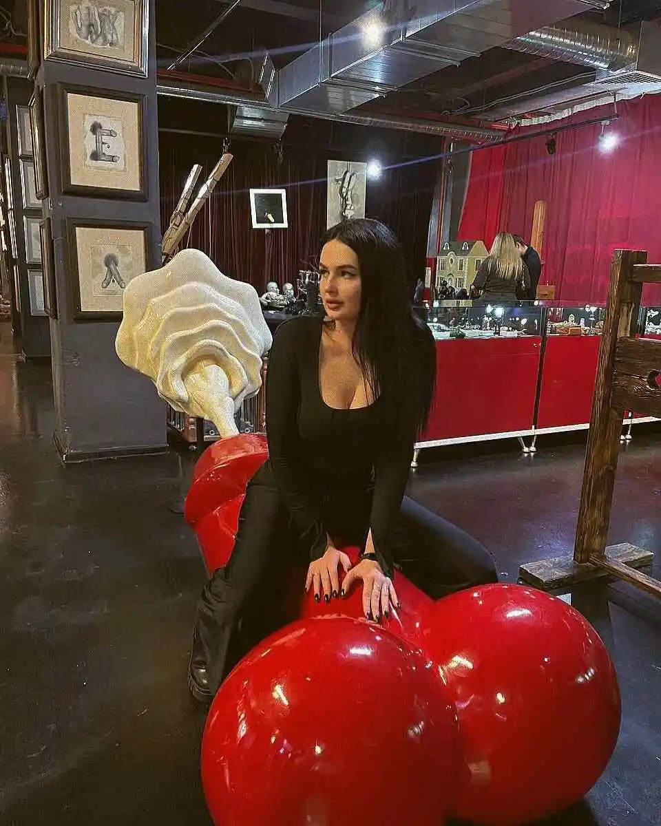 Zarina escort in London